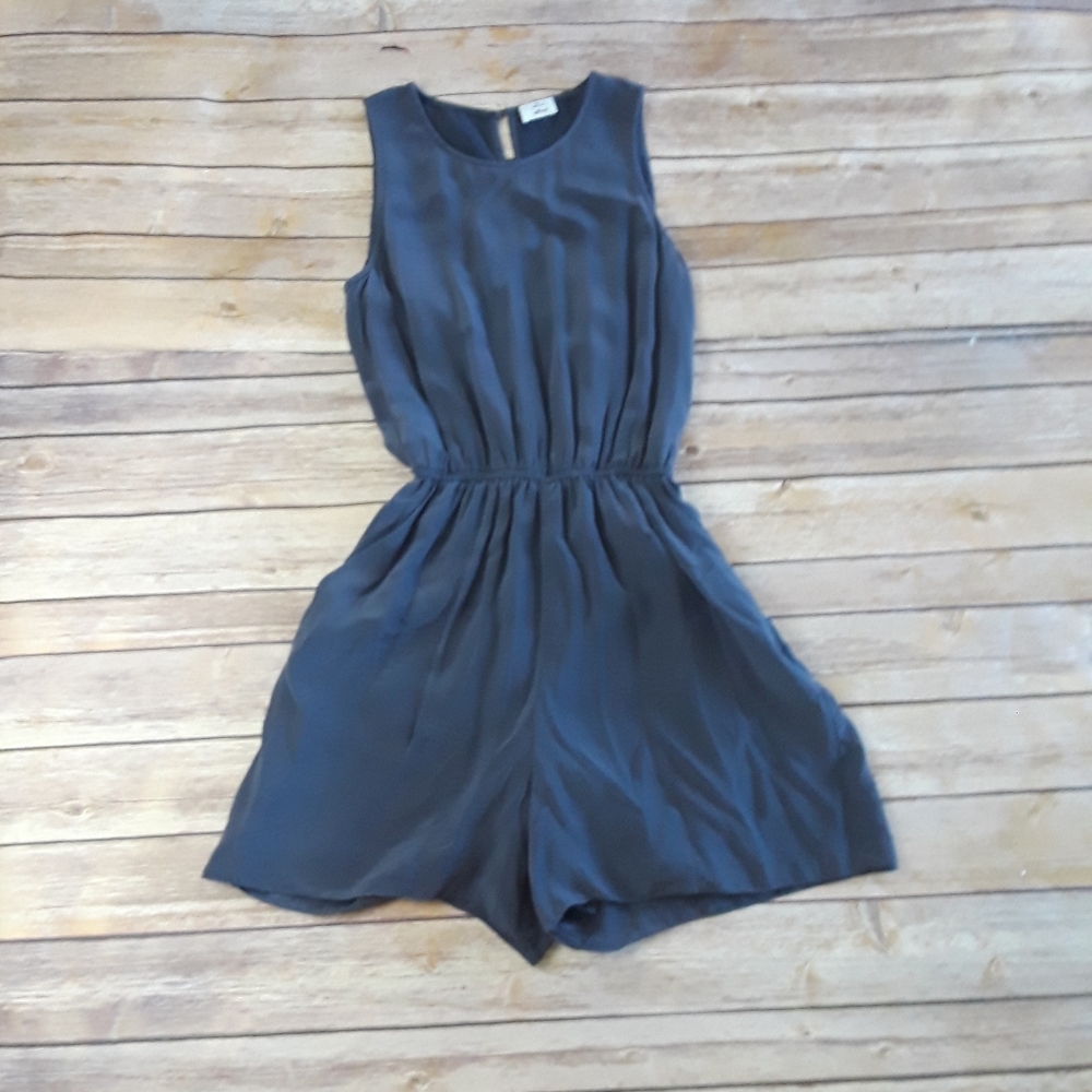 🚫SOLD🚫Wilfred Slate Gray Flowy Romper - Picture 2 of 8